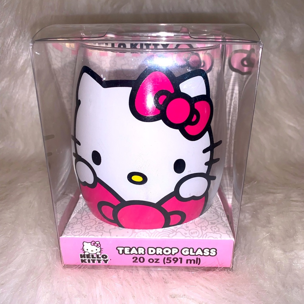 NEW!!!! HELLO KITTY TEAR DROP GLASS